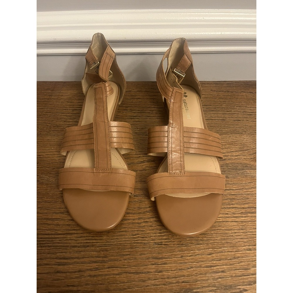 Naturalizer Longing Flat Sandal Brown comfortable & well-cushioned footbed 10W